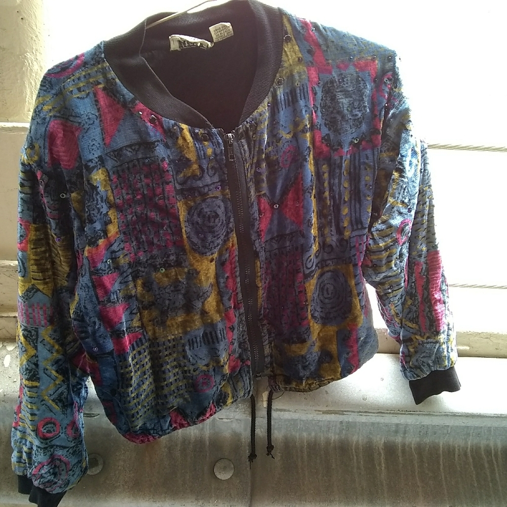 Velour zipper top.